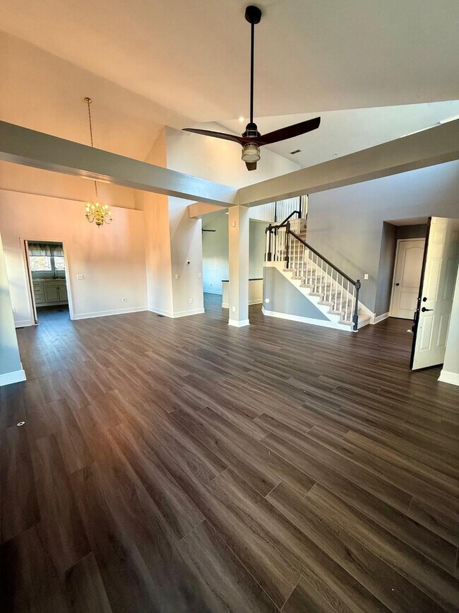 Building Photo - 800 Palomino Ln