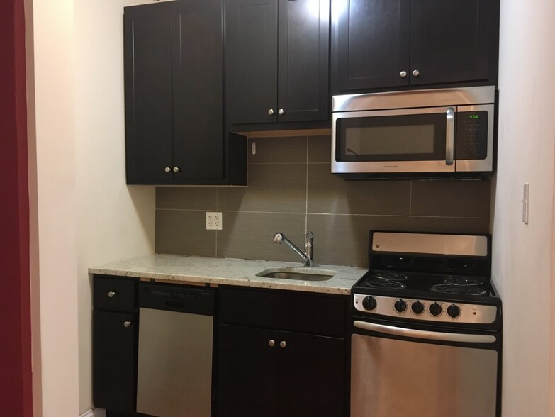 Modern Kitchen with Stainless Steel Appliances including Dishwasher - 339 Howard St