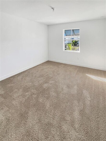 Building Photo - 145 SW 170th Ave