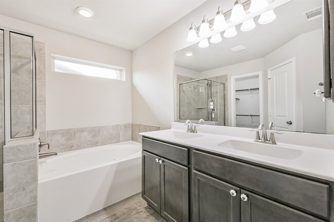 Building Photo - 419 Lazy Ln