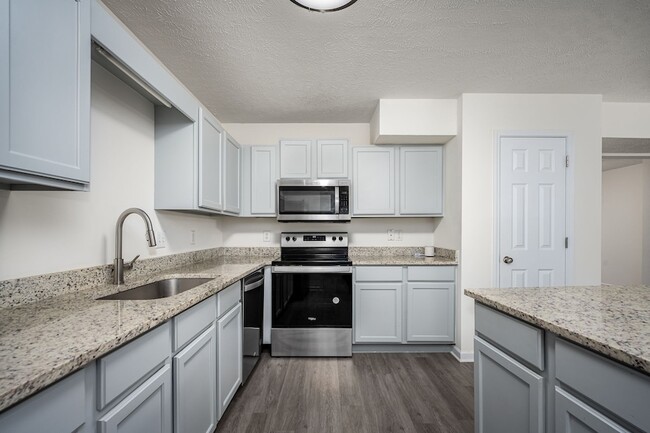 Building Photo - 4910 Laura Jeanne Blvd