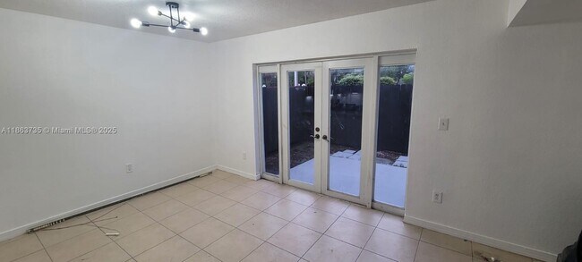 Building Photo - 319 NW 109th Ave