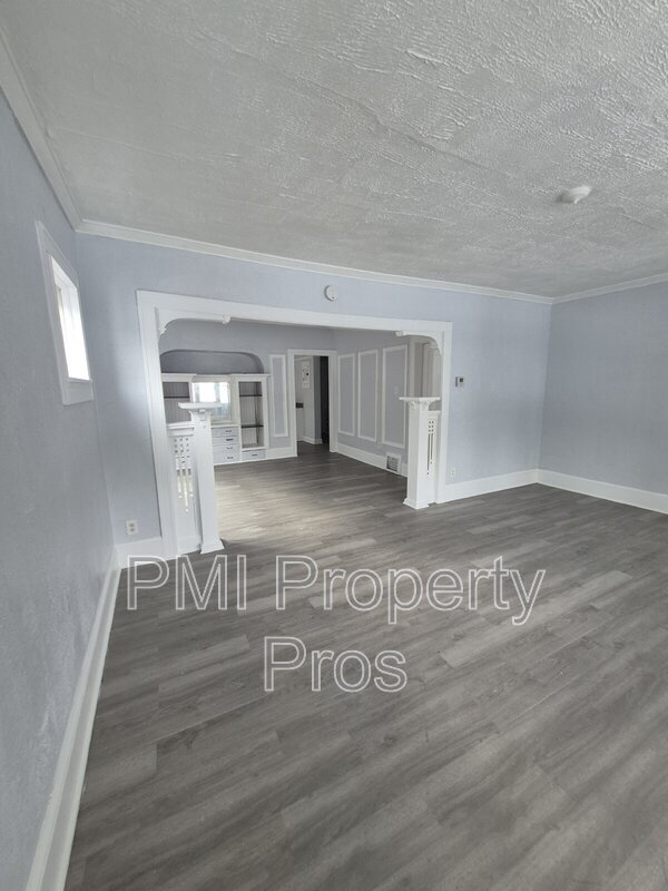 Building Photo - 2517 W Hadley St