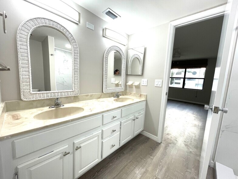 Master bath - 1850 Atlantic St