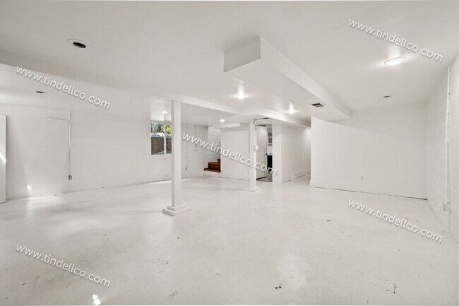 Building Photo - Modern Mediterranean 2 Bed/2 Bath with plenty of space - Pet Friendly!