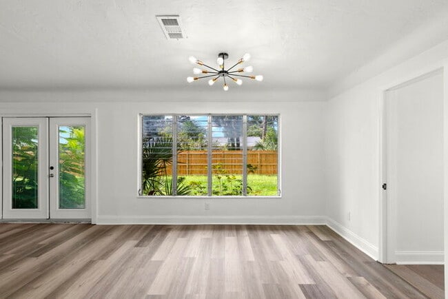 Building Photo - NEWLY RENOVATED Home For Rent in St Peters...