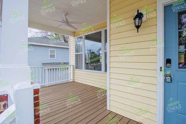 Building Photo - 3 Bedroom, 2.5 Bath in Earlwood - Availabl...