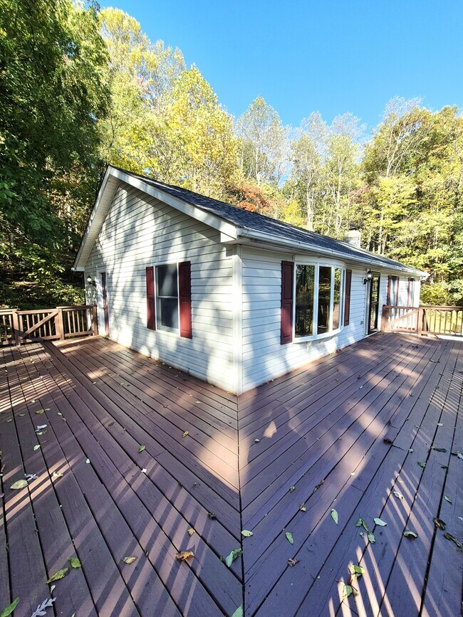 Building Photo - 976 Snow Mountain Rd