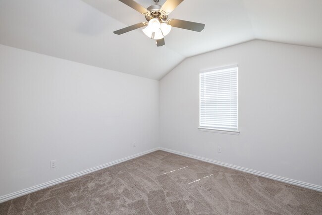 Building Photo - 336 Emerald Creek Dr