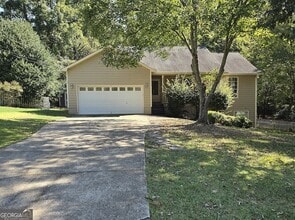 Building Photo - 180 Pinewood Dr