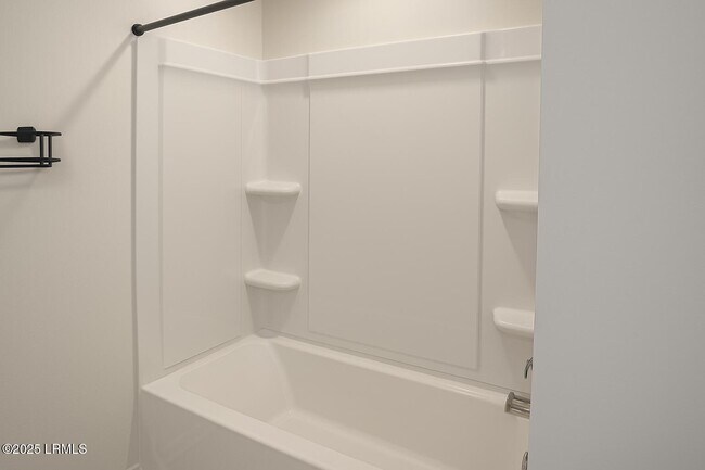 Building Photo - 15 Chauga St