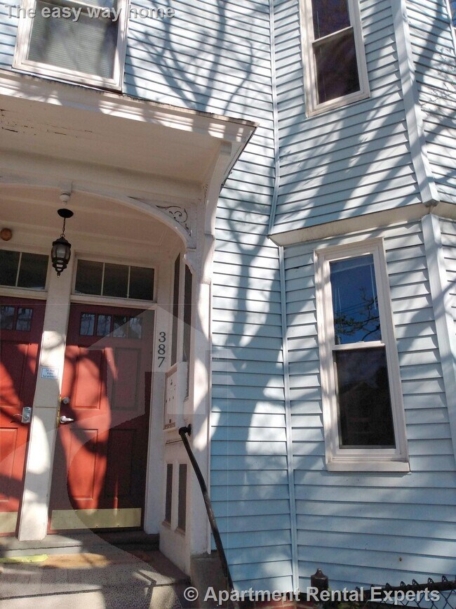 Building Photo - 387 Columbia St