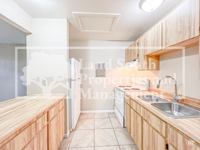 Building Photo - 732 Angelina Ln