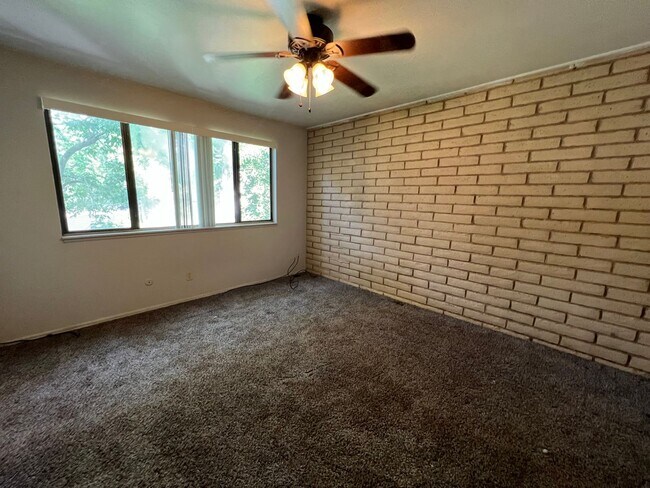 Building Photo - 3 Bedroom Condo in Cinnimon Courtyards