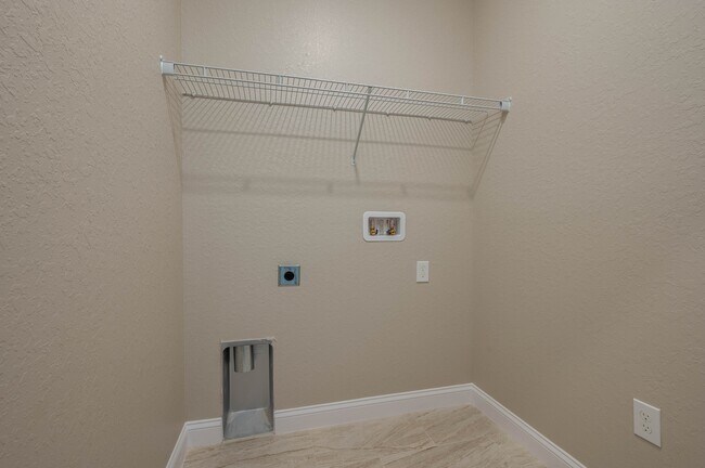 Building Photo - 1041 Oak Hammock