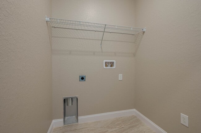 Building Photo - 1047 Oak Hammock