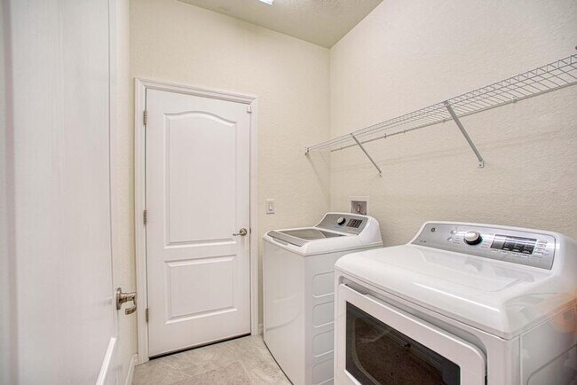 Building Photo - 6524 Clairborne Ln