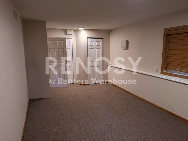 Building Photo - 4BD/2BA in Hopkins Available Now