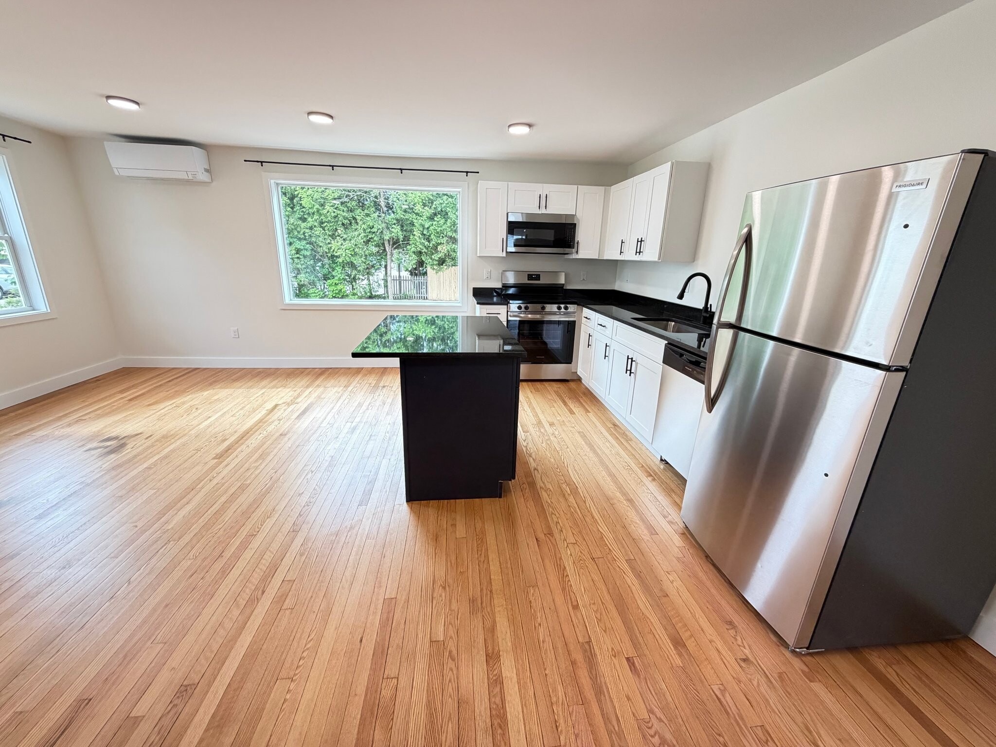 Building Photo - 20 Poirier Pl