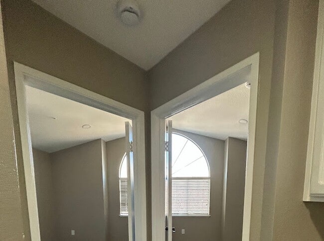 Building Photo - Pleasanton Shadow Cliffs, 3 Bed. 2.5 Bath, Near Top Schools!