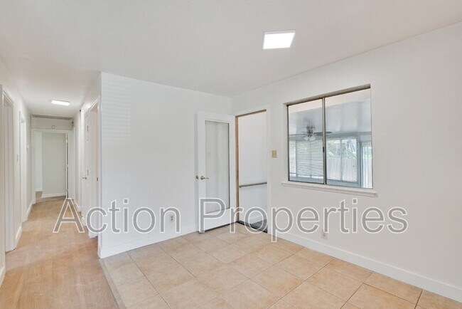 Building Photo - 2280 Brentwood Ct