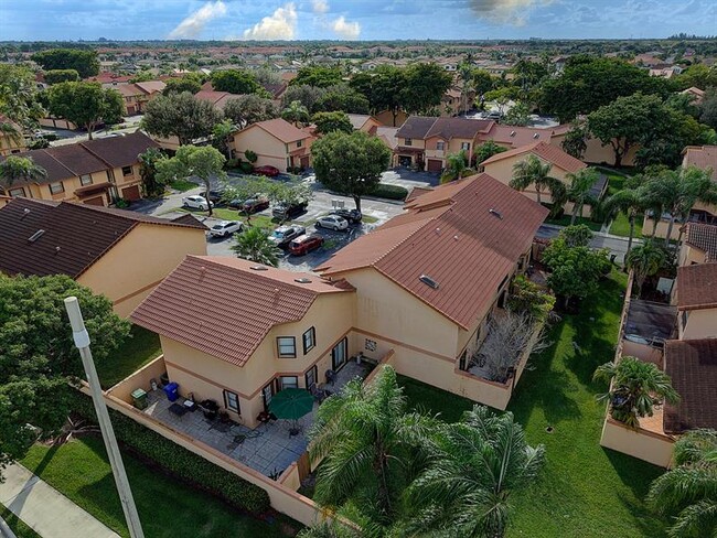 Building Photo - 1013 SW 112th Ter