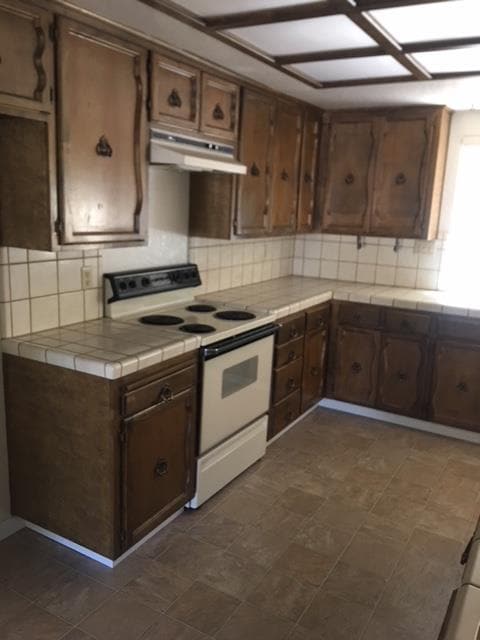 Building Photo - Single family house ready to be called home