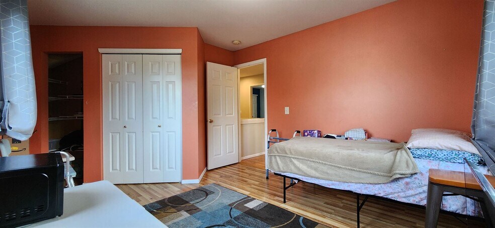 Building Photo - 22943 SE 27th Ct