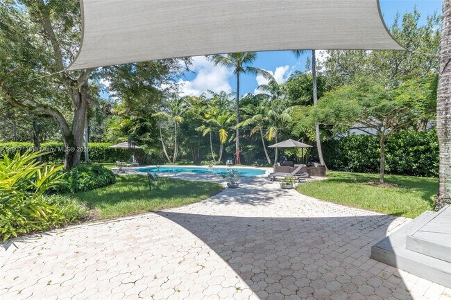 Building Photo - 9240 SW 69th Ct