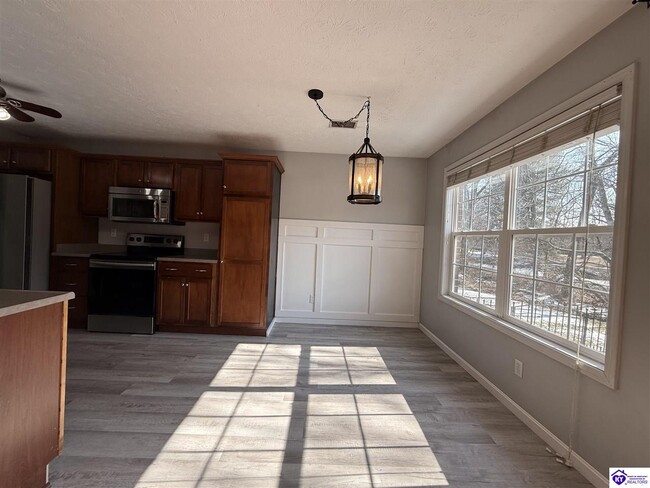 Building Photo - 115 Twin Oaks Dr