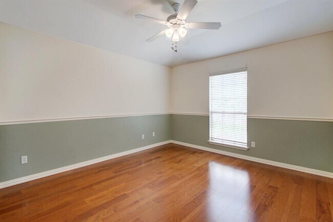 Building Photo - 904 Black Canyon St