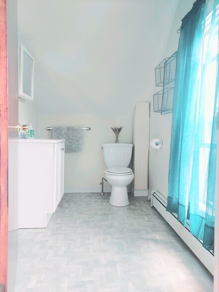 Building Photo - 50 Oliver St