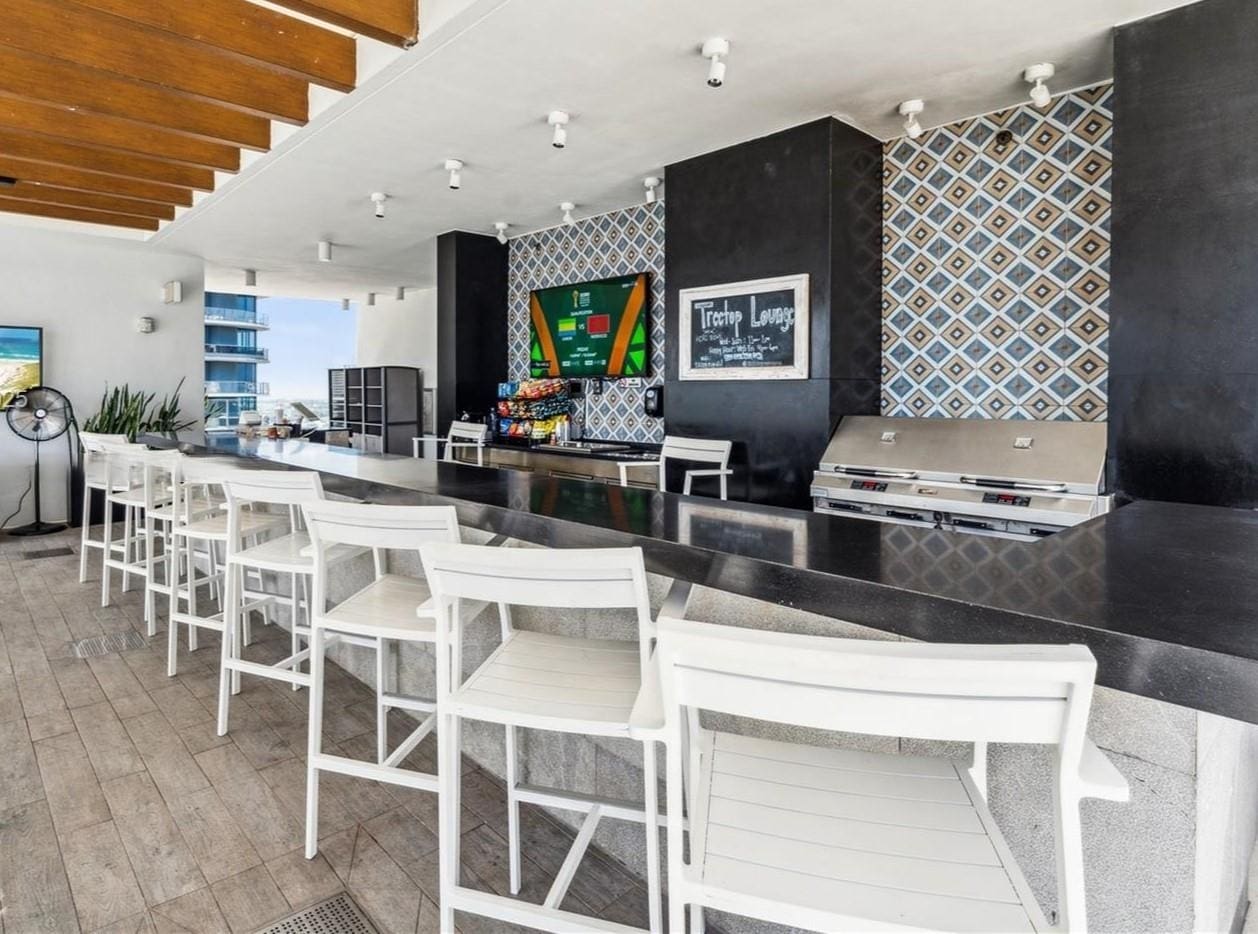 Building Photo - 1010 Brickell Ave