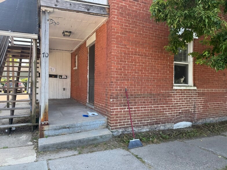 Building Photo - 70 Walnut St