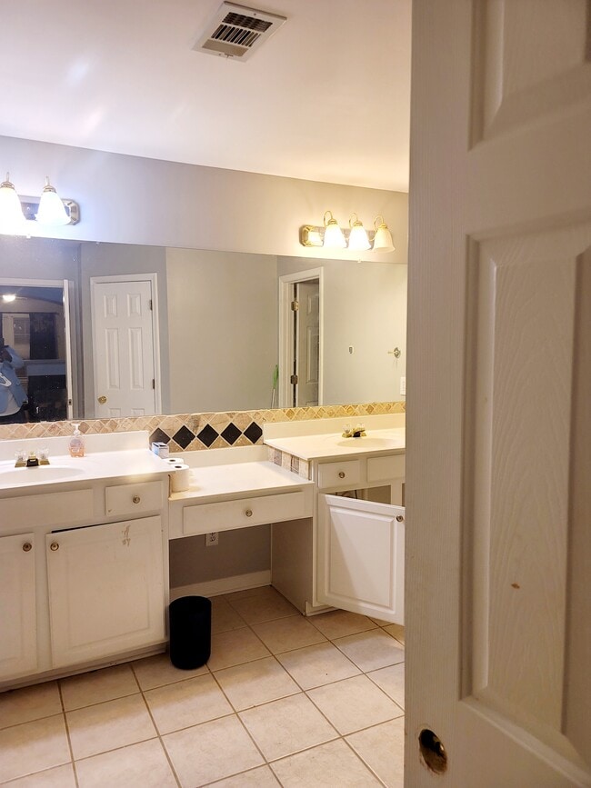 Building Photo - 1018 Brighton Crest Cir