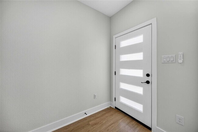 Building Photo - 4357 Elmwood St