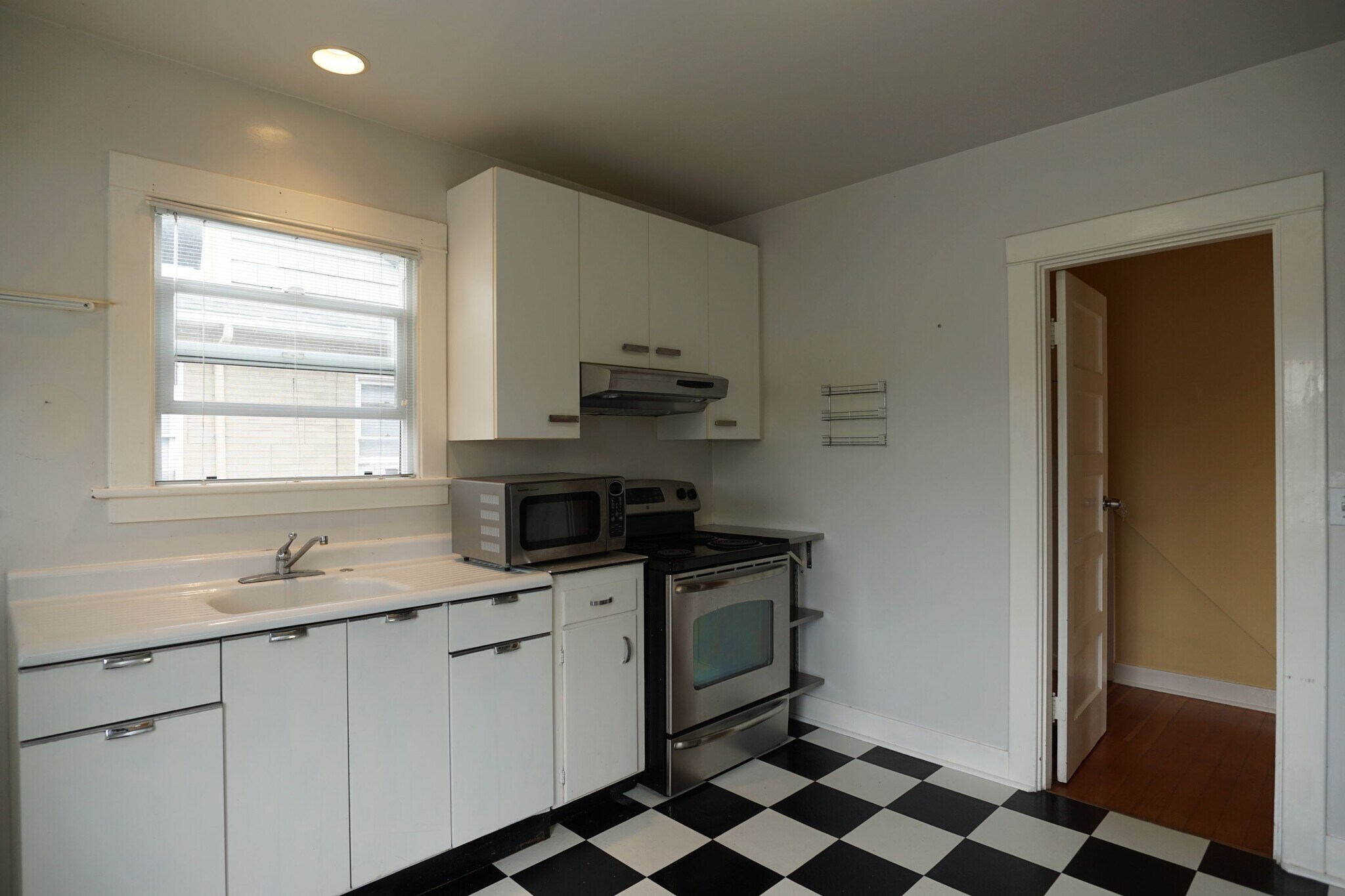 Building Photo - 2731 S Judkins St