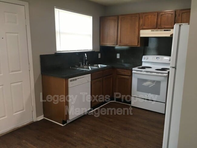 Building Photo - 1409 Courtney Pl