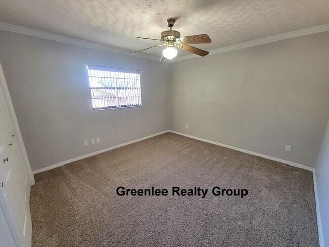 Building Photo - Large 3 Bed/2Bath/2 Car Garage Home in Port Richey- 1914 sqft!