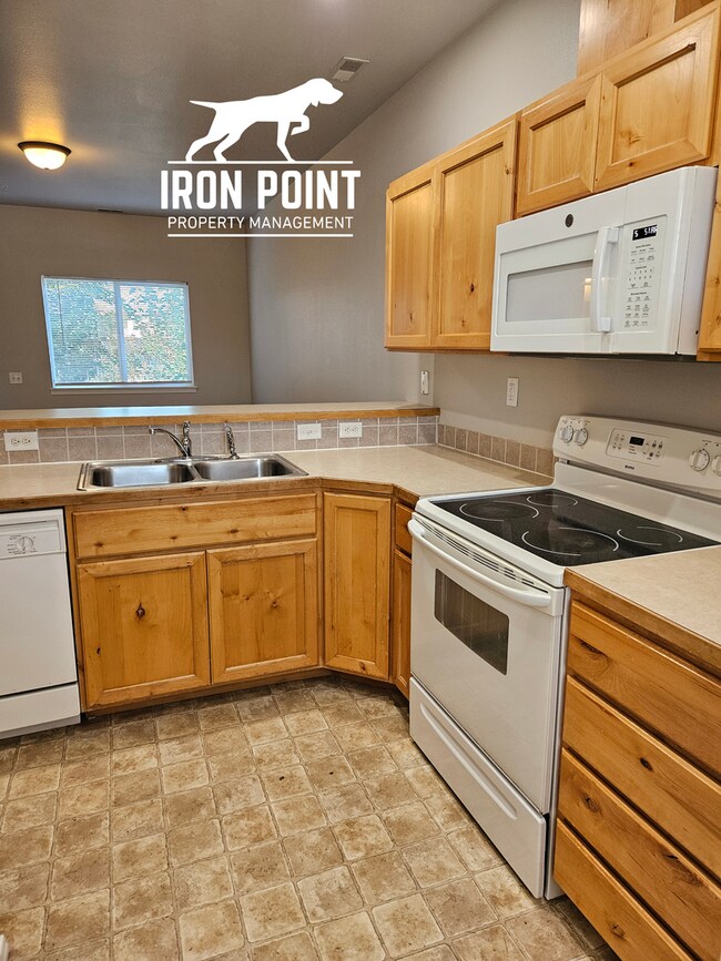 Building Photo - 2008WHITEOAK