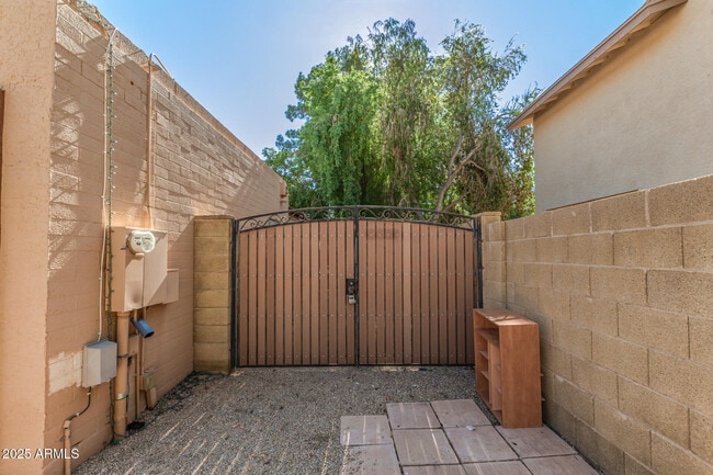 Building Photo - 5109 E Kathleen Rd