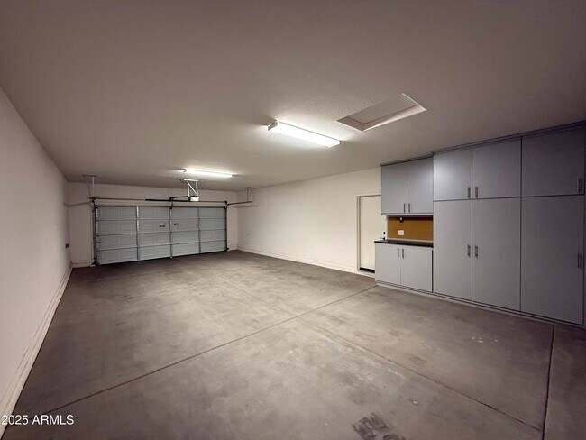 Building Photo - 4610 S Birch St