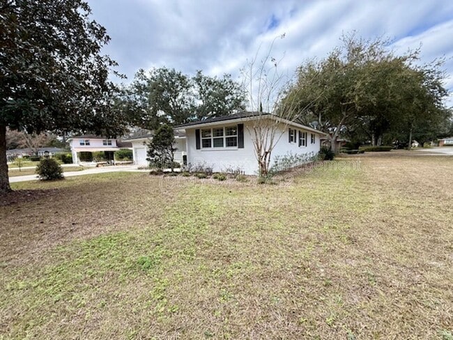 Building Photo - 7104 Catalonia Ave