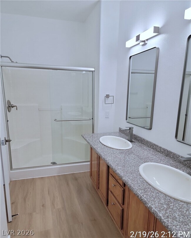 Building Photo - 3400 Cabana Dr