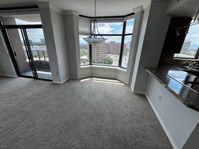 Building Photo - Penterra Plaza Condo with Amazing Panorami...