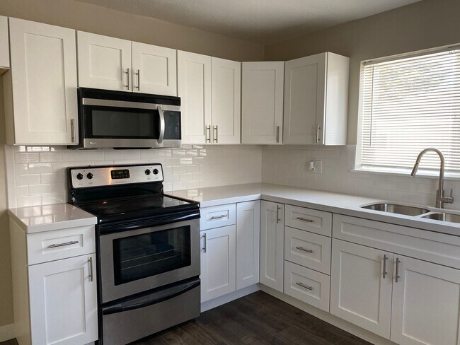 Building Photo - Completely Remodeled 4 Bed Home