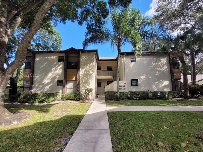 Building Photo - 4543 Carambola Cir S