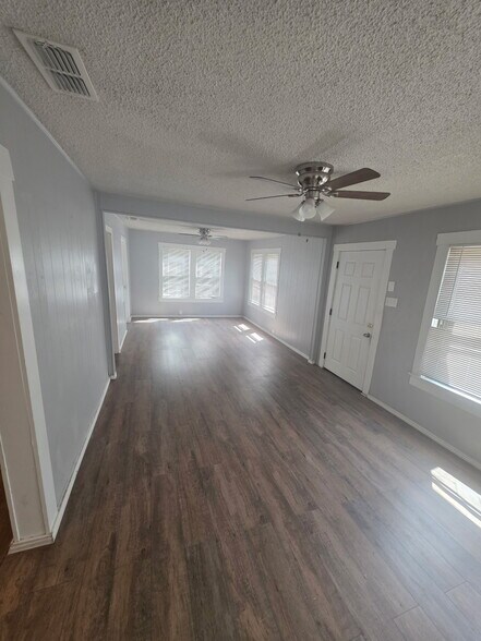 Building Photo - 211 W Huff Ave