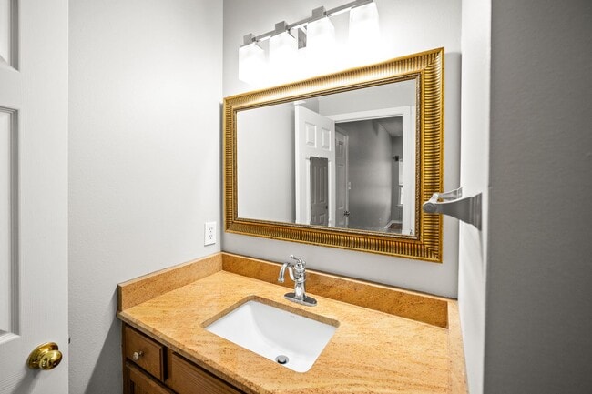 Building Photo - Great find in Foley Complex!