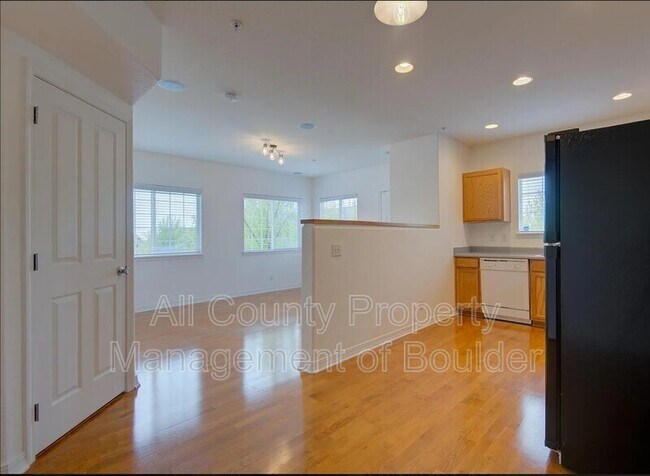Building Photo - 14300 Waterside Ln